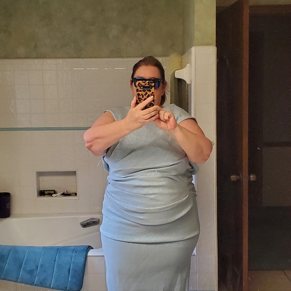 GOWN - Picture 12 of 12